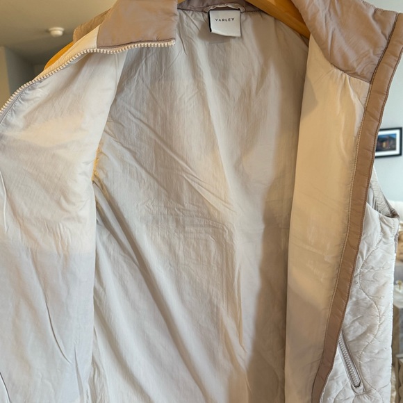Varley Maher Quilted Vest - Mauve & Tan S - Picture 7 of 9